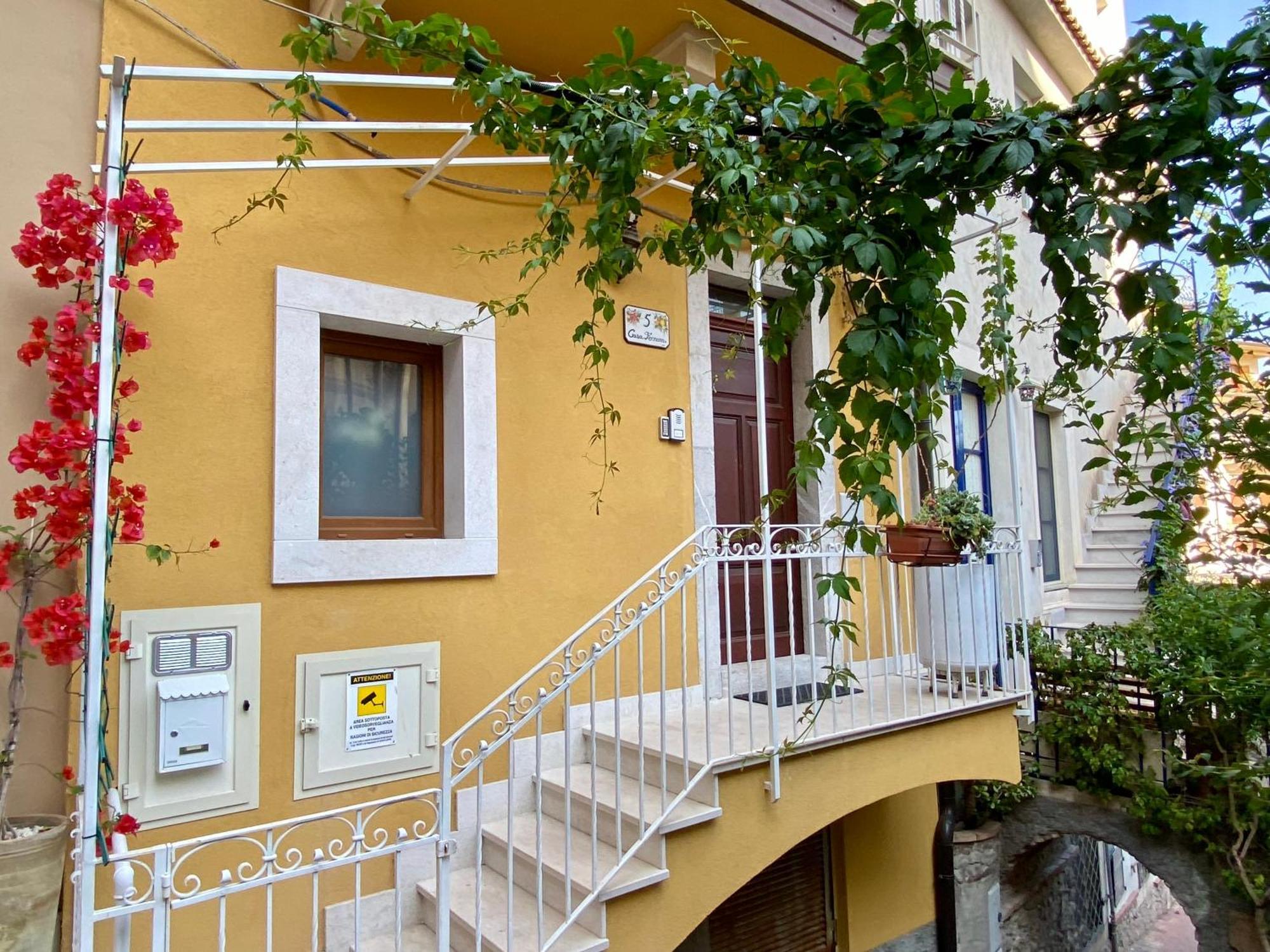 Отель Casa Ferrara Таормина Экстерьер фото